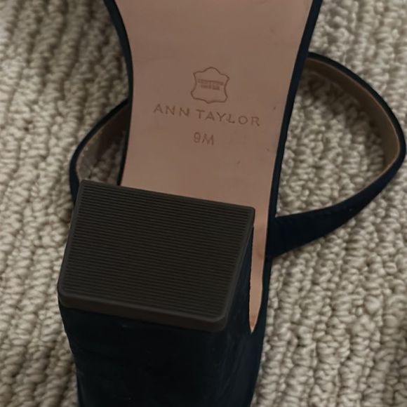 NWT RARE Ann Taylor Cherry Two Strap Suede Block Heel Sandal in Night Sky Size 9 - Picture 9 of 11